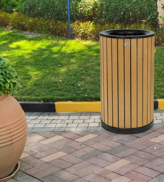 Alpine Industries Round, 32-Gallon Outdoor Trash Container with Slatted Recycled Plastic Panels - Cedar - ALP4400-01-CD